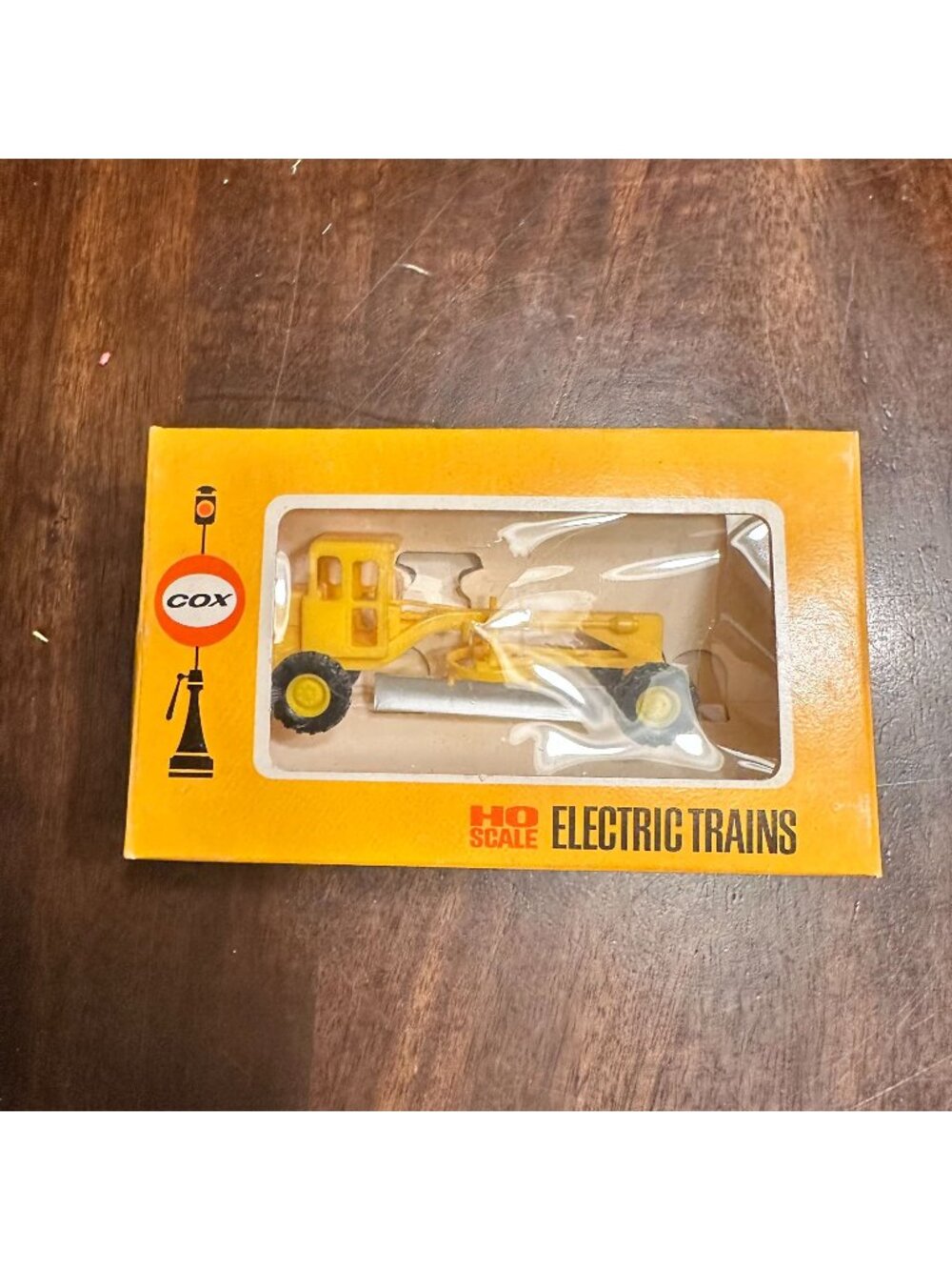 Cox HO Scale Electric Trains Road Grader Cat. No. 6230-5 Yellow Construction Veh